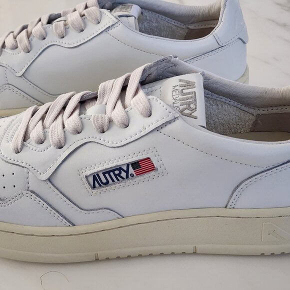 Autry Medalist Low Men's Sneakers LL15 โ Retro Style Meets Modern Comfort! - Picture 7 of 11